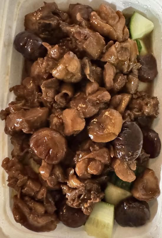 Stewed Chicken with Chestnuts 板粟燒雞